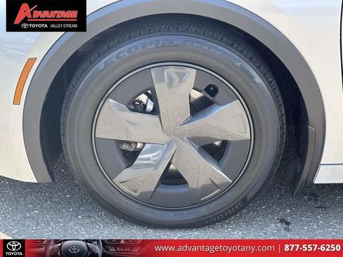Used 2024 Toyota Prius Prime FWD image 7