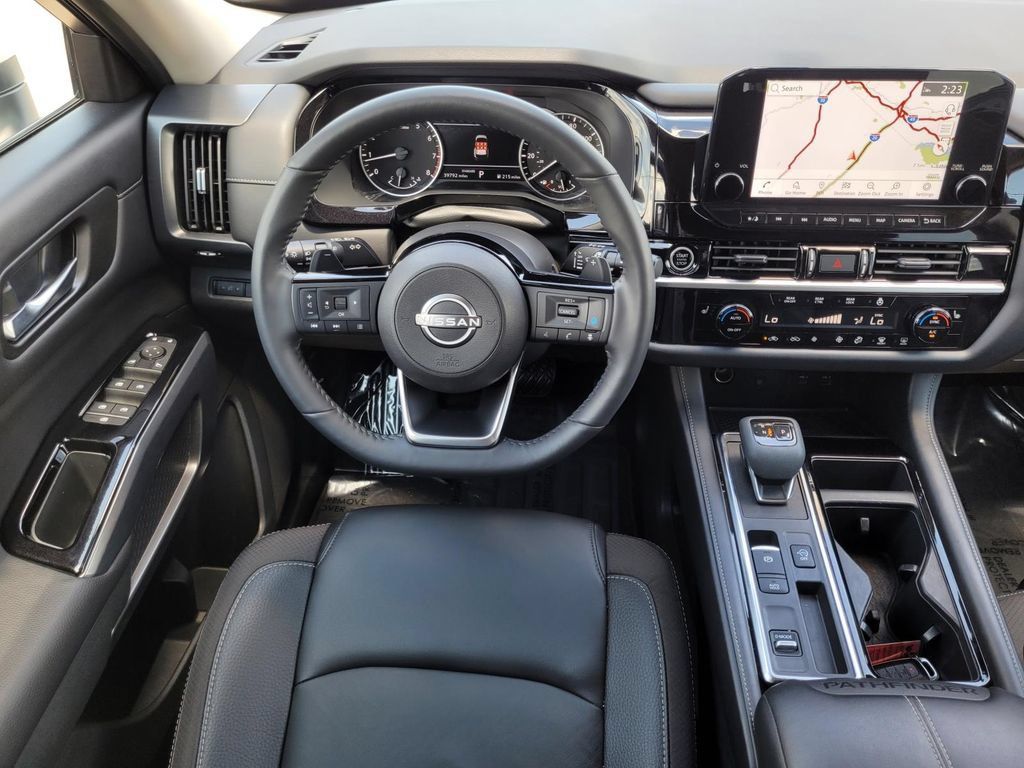 Used 2023 Nissan Pathfinder SL w/ Lighting Package (N92) FWD image 16