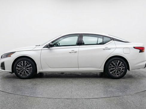 Used 2025 Nissan Altima 2.5 SV FWD image 5