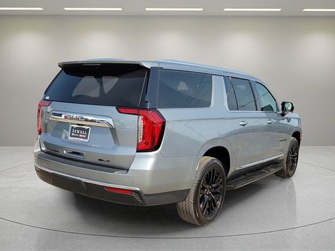 Used 2024 GMC Yukon XL SLT w/ SLT Premium Package image 3
