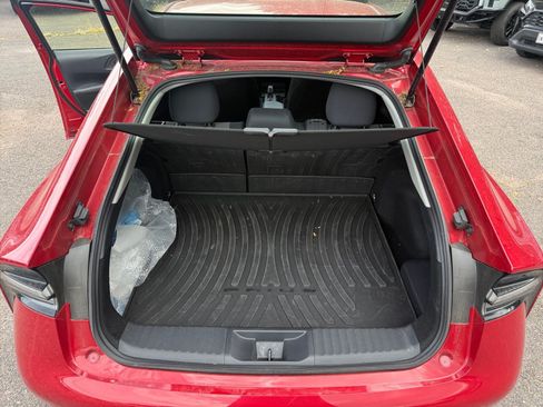 Used 2025 Toyota Prius Plug-In Hybrid FWD image 32