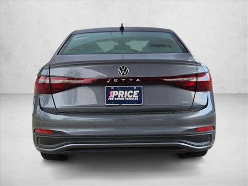 Used 2025 Volkswagen Jetta SE image 6