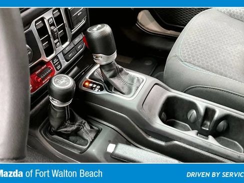 Used 2024 Jeep Wrangler Unlimited Rubicon 4xe AWD/4WD image 15