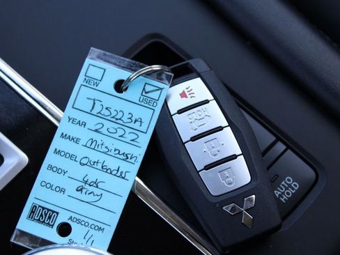 Used 2022 Mitsubishi Outlander SE image 32