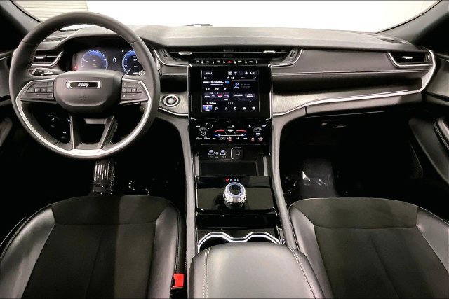 Used 2023 Jeep Grand Cherokee Altitude AWD/4WD image 18