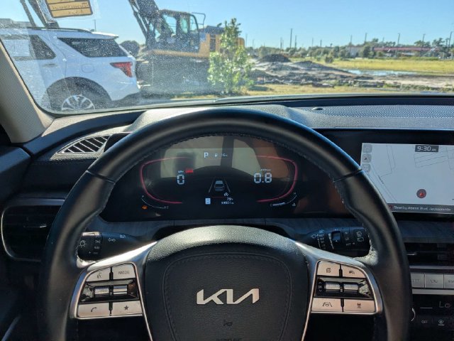 Certified 2025 Kia Telluride EX w/ EX Captain's Chair Package FWD image 30