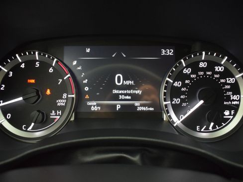 Used 2023 Toyota Highlander LE AWD/4WD image 19