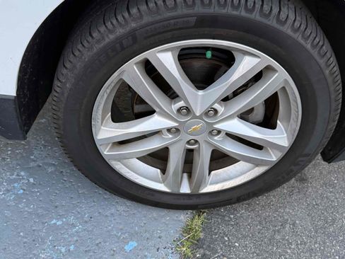 Used 2018 Chevrolet Equinox Premier FWD image 27