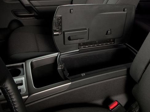 Used 2013 Nissan Titan SL w/ Moonroof Pkg AWD/4WD image 19