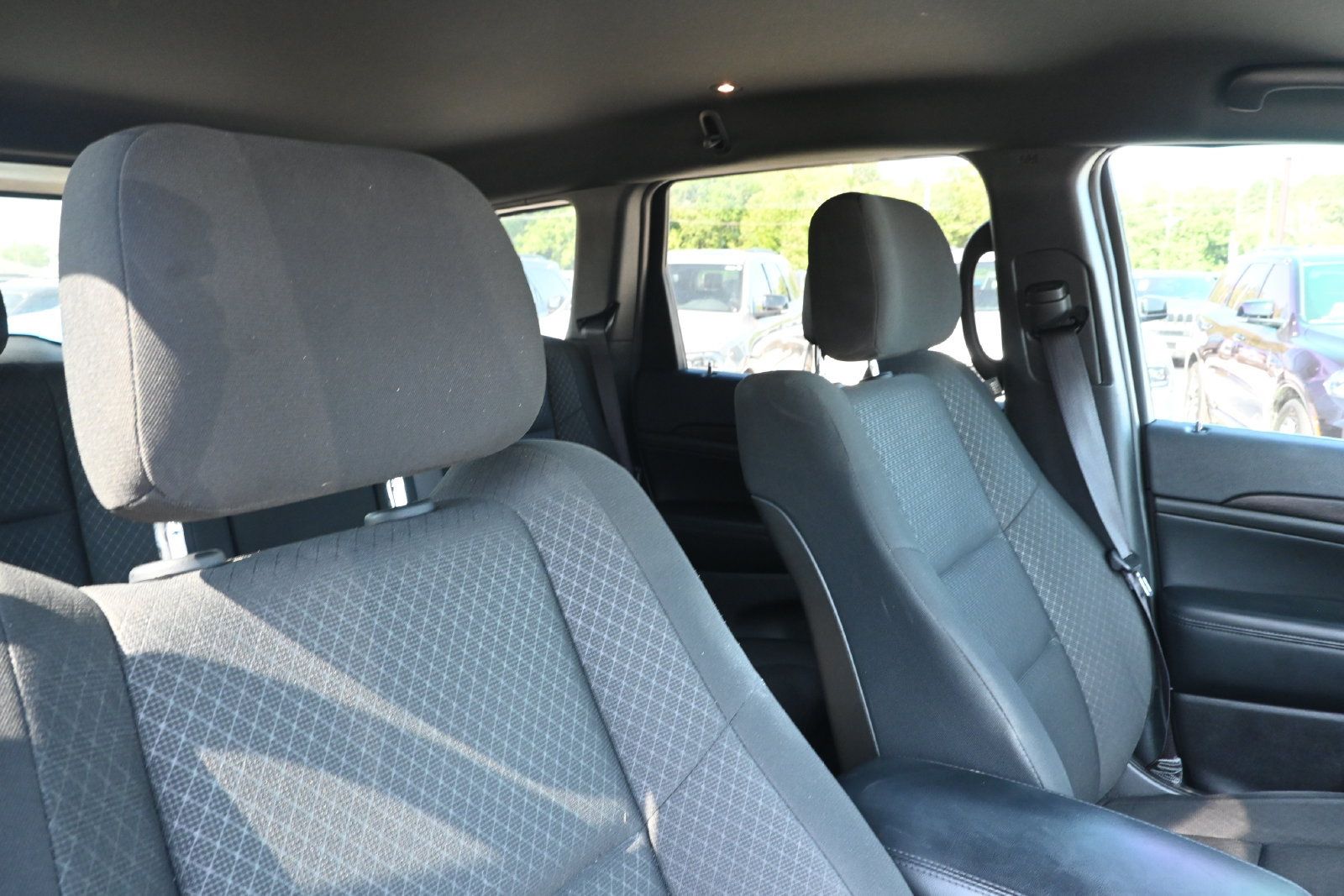 Used 2018 Jeep Grand Cherokee Laredo AWD/4WD image 28