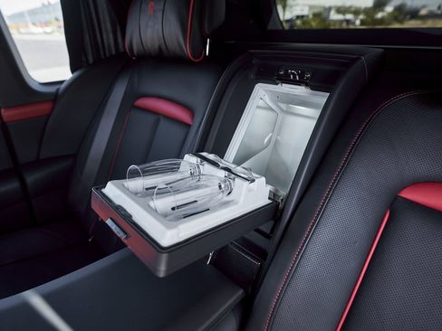 Used 2022 Rolls-Royce Cullinan Black Badge image 54