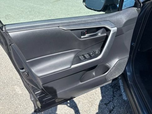 Used 2025 Toyota RAV4 XLE AWD/4WD image 13