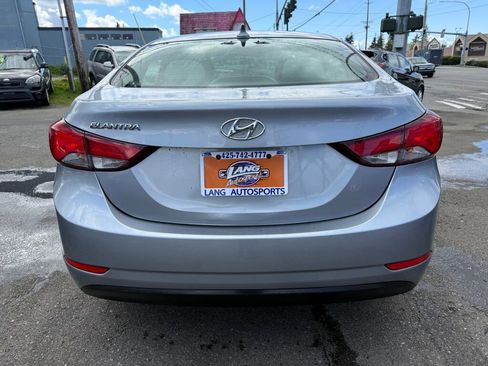 Used 2015 Hyundai Elantra SE image 5