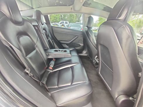 Used 2021 Tesla Model 3 Standard Range Plus image 8