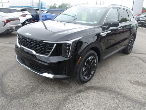 Used 2025 Kia Sorento S w/ Panoramic Sunroof Package AWD/4WD image 3