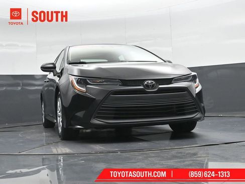 Used 2023 Toyota Corolla LE FWD image 38