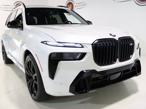 Used 2024 BMW X7 M60i image 24
