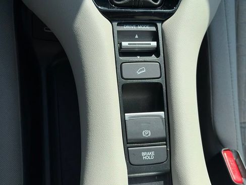 Certified 2024 Honda HR-V LX image 24