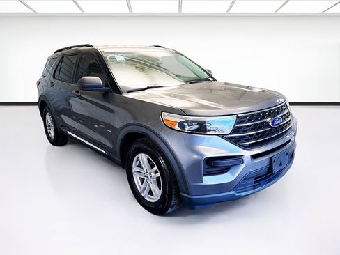 Used 2021 Ford Explorer XLT image 3