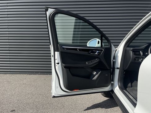 Certified 2024 Porsche Macan S image 22