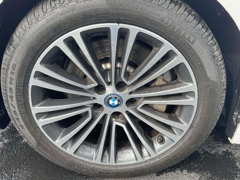 Used 2019 BMW 530e w/ Convenience Package image 9