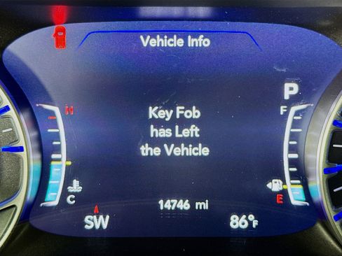 Used 2023 Chrysler Pacifica Touring-L FWD image 15