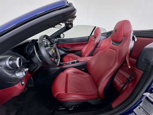 Used 2020 Ferrari Portofino image 17