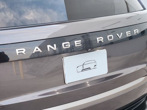 Used 2022 Land Rover Range Rover SE image 12