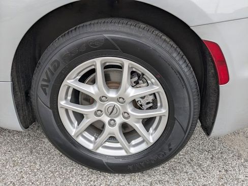 Used 2024 Chrysler Pacifica Touring-L FWD image 20