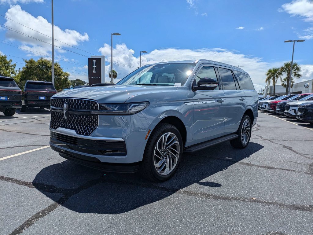 New 2027 Lincoln Navigator Premiere RWD image 8