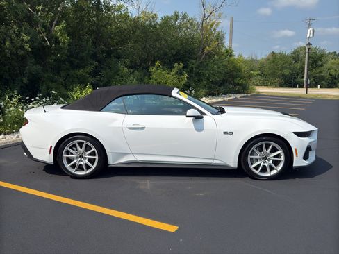 Used 2025 Ford Mustang GT Premium RWD image 4