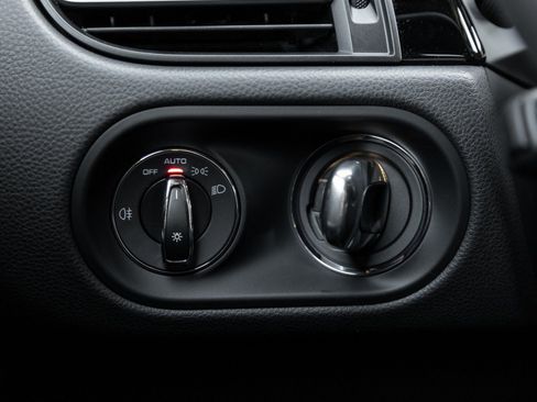 Certified 2026 Porsche Macan image 17