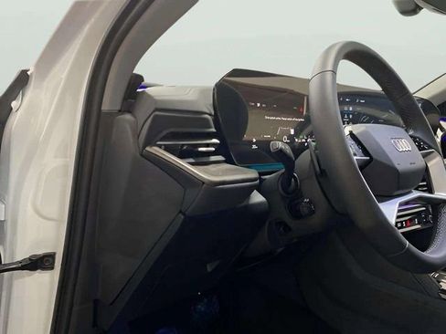 Used 2025 Audi Q5 Premium w/ Convenience Package image 28