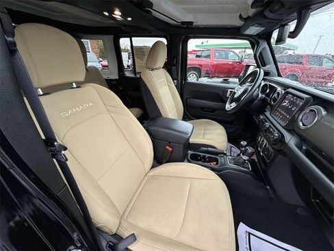 Used 2022 Jeep Wrangler Unlimited Sahara image 25