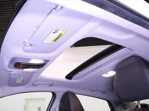Used 2022 Hyundai Elantra Limited FWD image 28