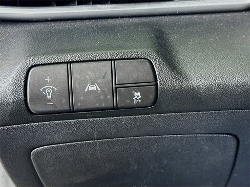 Used 2023 Hyundai Elantra SEL image 21