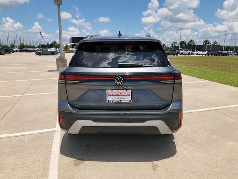 Used 2026 Volkswagen Tiguan SE AWD/4WD image 6