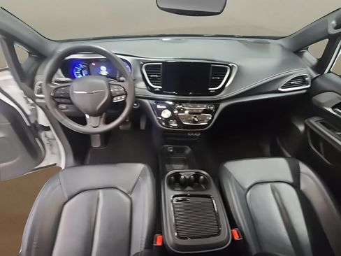 Used 2024 Chrysler Pacifica Limited FWD image 34