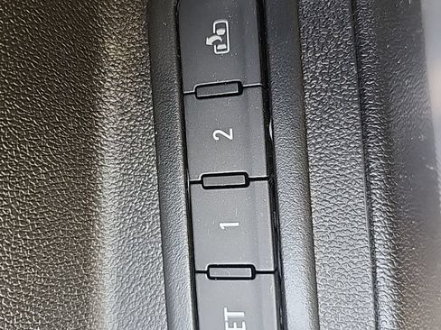 Used 2023 Chevrolet Equinox Premier AWD/4WD image 20