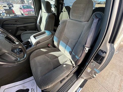 Used 2004 Chevrolet Silverado 3500 4x4 Extended Cab w/ Heavy-Duty Power Package image 32
