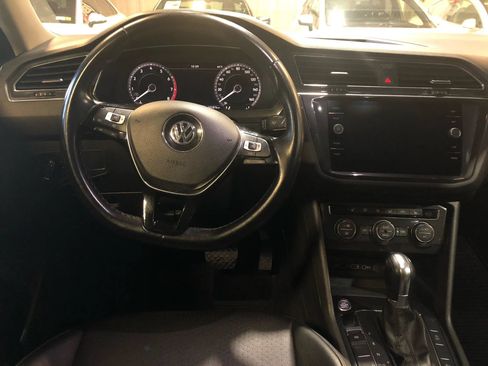 Used 2019 Volkswagen Tiguan SEL R-Line AWD/4WD image 11