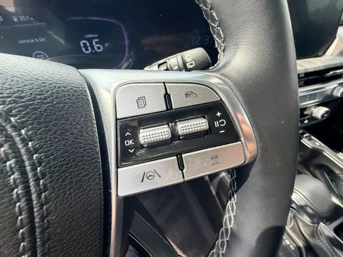 Used 2024 Kia Telluride EX w/ EX Captain's Chair Package AWD/4WD image 15