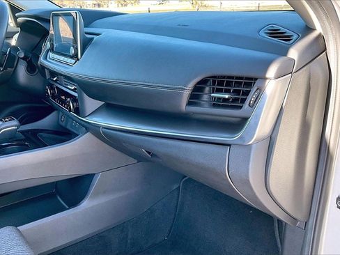 Used 2024 Nissan Rogue SV image 14