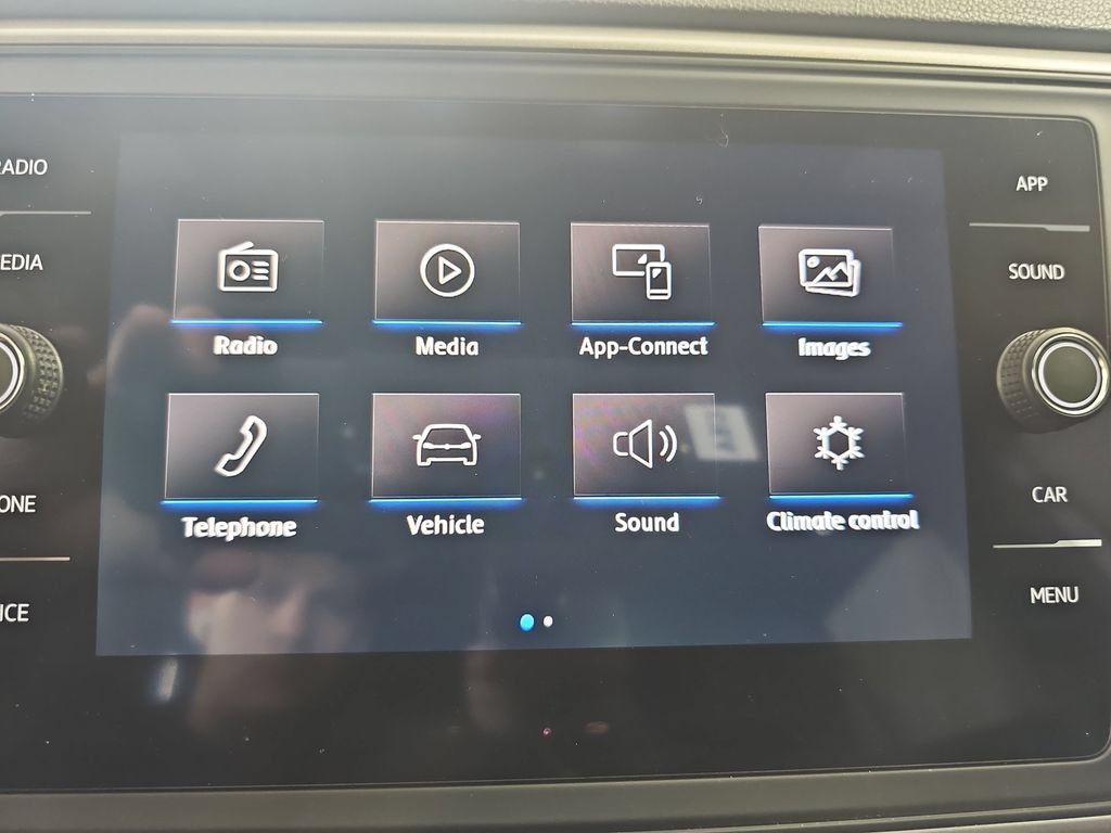 Used 2020 Volkswagen Atlas Cross Sport SE w/ Panoramic Sunroof Package FWD image 27