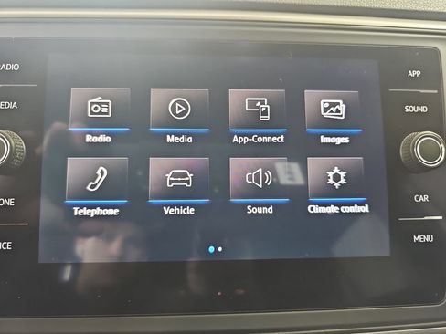 Used 2020 Volkswagen Atlas Cross Sport SE w/ Panoramic Sunroof Package FWD image 27
