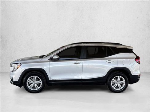 Used 2022 GMC Terrain SLE w/ Driver Convenience Package FWD image 2