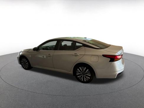 Used 2026 Nissan Altima 2.5 SV FWD image 10