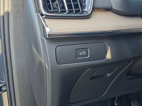 New 2026 Volvo XC90 B6 Plus w/ Protection Package AWD/4WD image 12