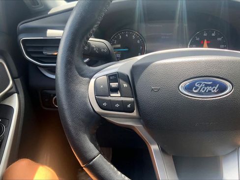 Used 2023 Ford Explorer XLT w/ Equipment Group 202A AWD/4WD image 24