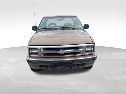 Used 1996 Chevrolet S10 Pickup LS AWD/4WD image 4